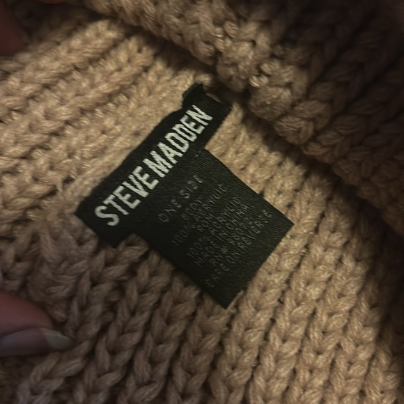 Steve Madden Winter Hat - Picture 4 of 4